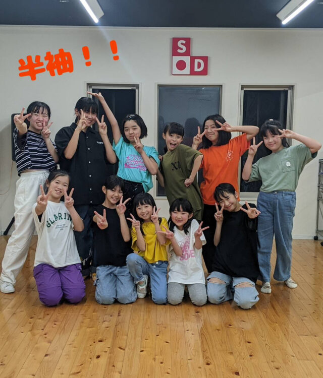 寒いのに半袖！？